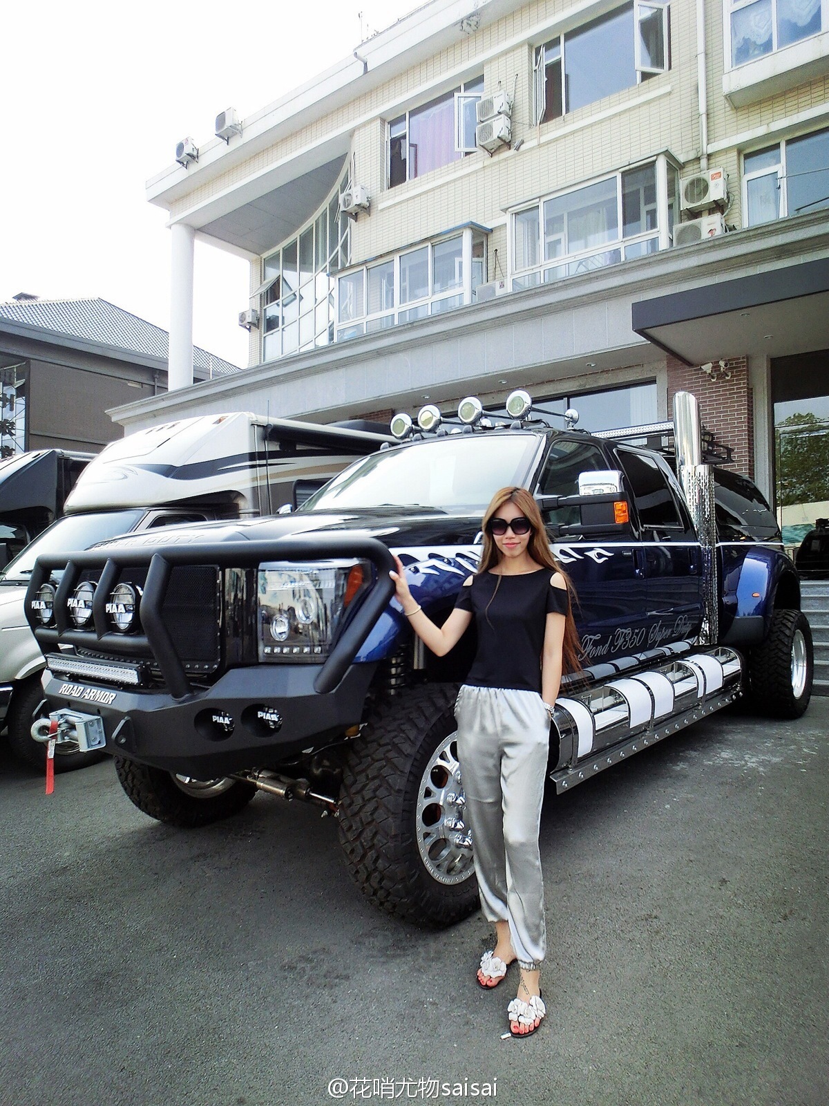 花哨尤物saisai的微博列表微女郎